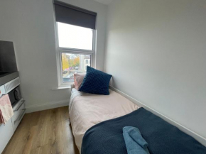 Brixton Sunny Single Studio